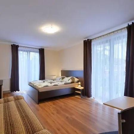 Проживание в семье Dafne 2 *