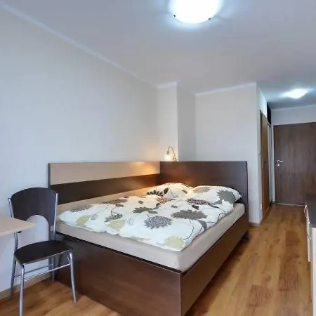 Dafne 2 Проживание в семье